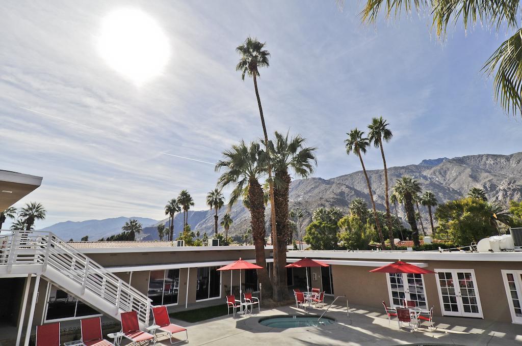 Bearfoot Inn - Clothing Optional Hotel For Gay Men Palm Springs Eksteriør billede
