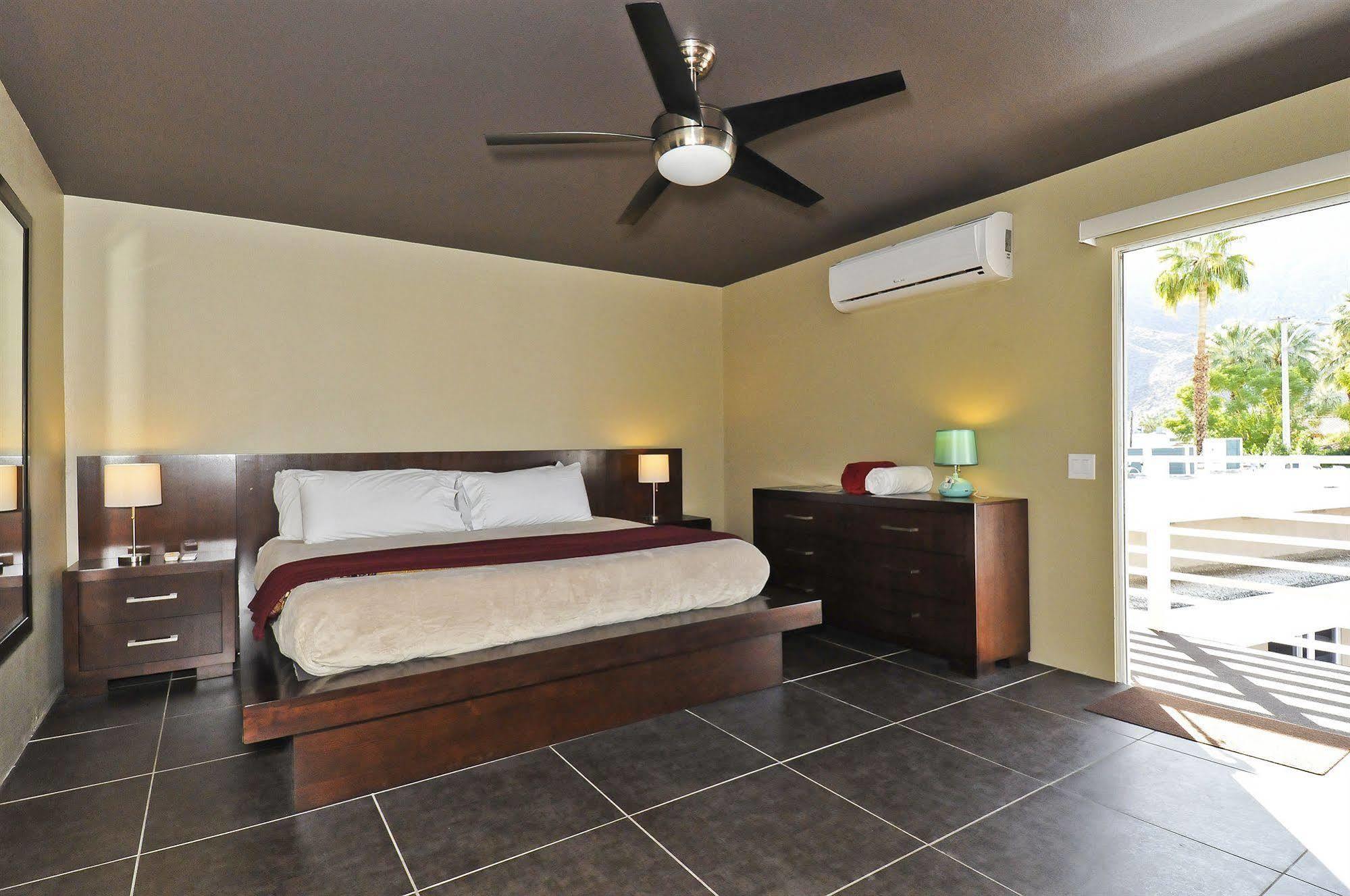Bearfoot Inn - Clothing Optional Hotel For Gay Men Palm Springs Eksteriør billede