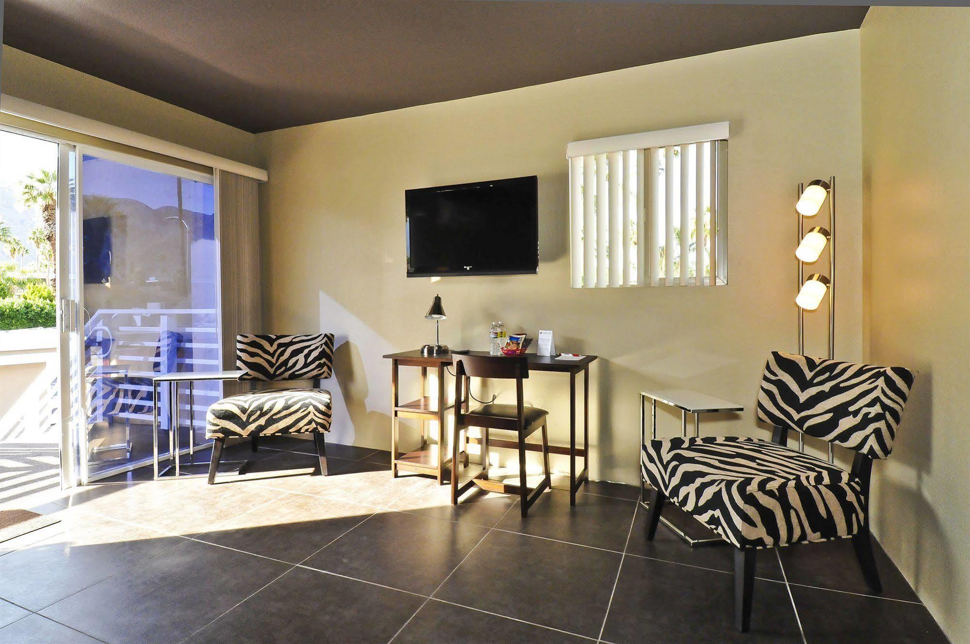 Bearfoot Inn - Clothing Optional Hotel For Gay Men Palm Springs Eksteriør billede