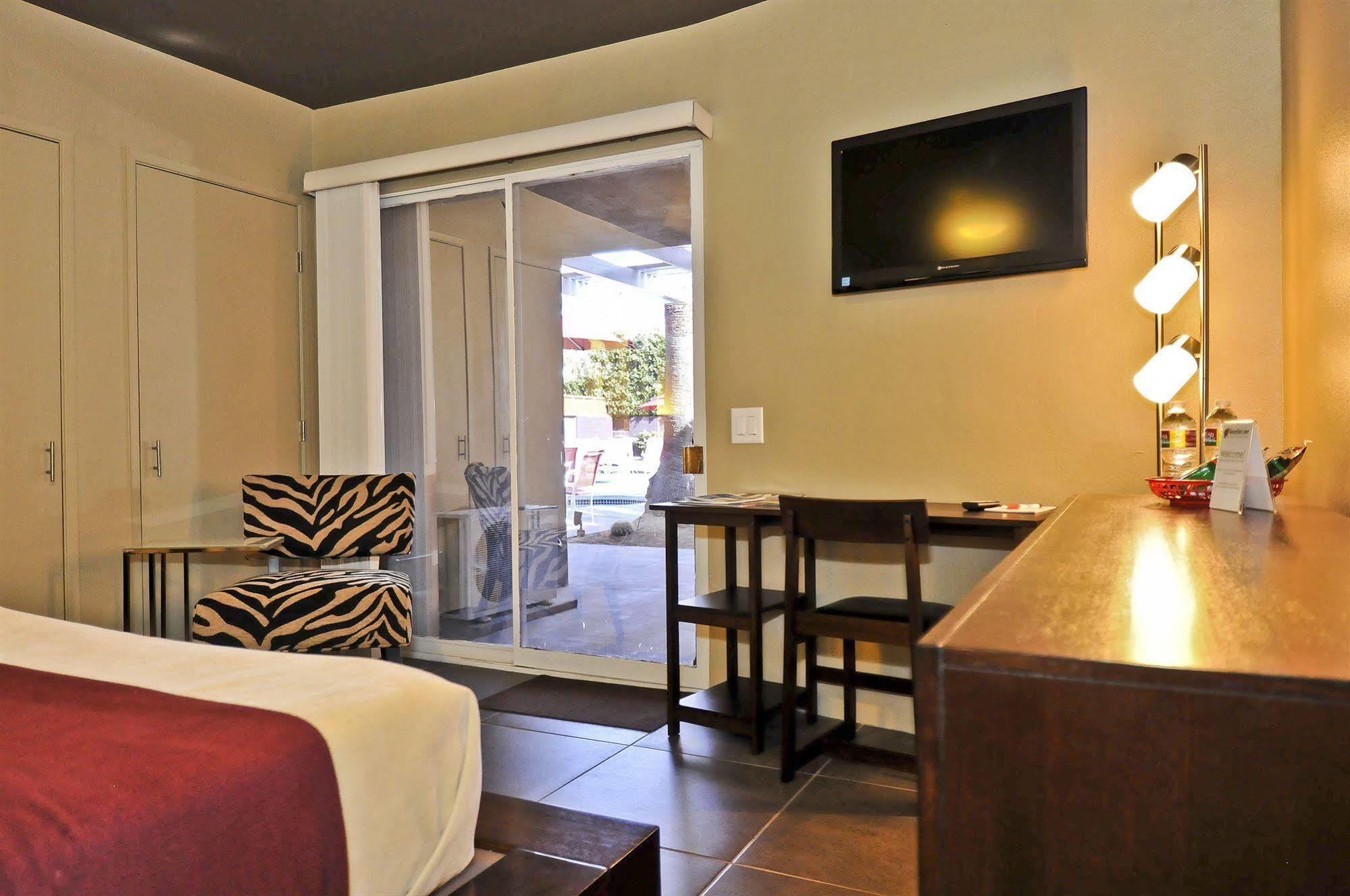 Bearfoot Inn - Clothing Optional Hotel For Gay Men Palm Springs Eksteriør billede