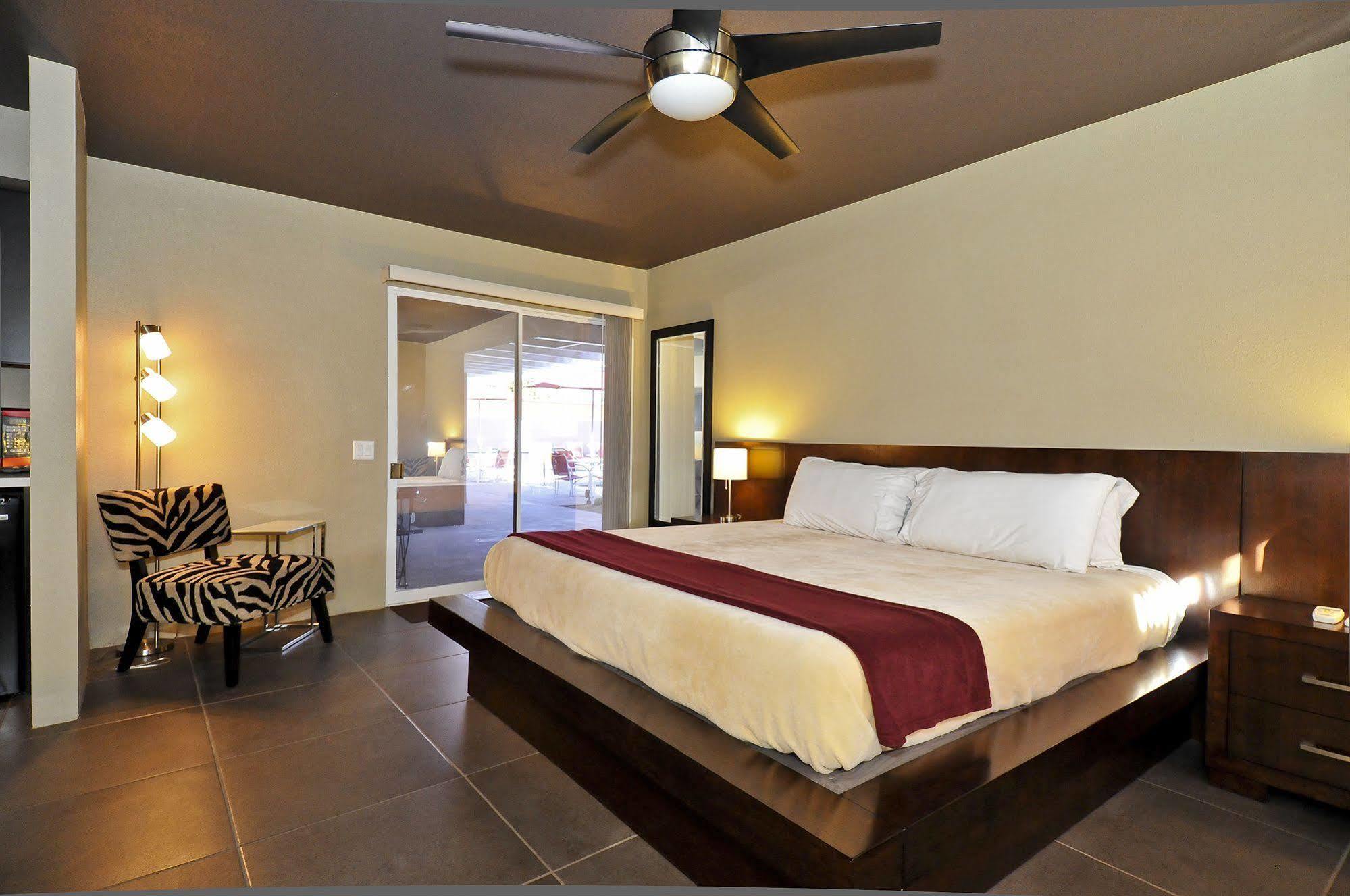 Bearfoot Inn - Clothing Optional Hotel For Gay Men Palm Springs Eksteriør billede
