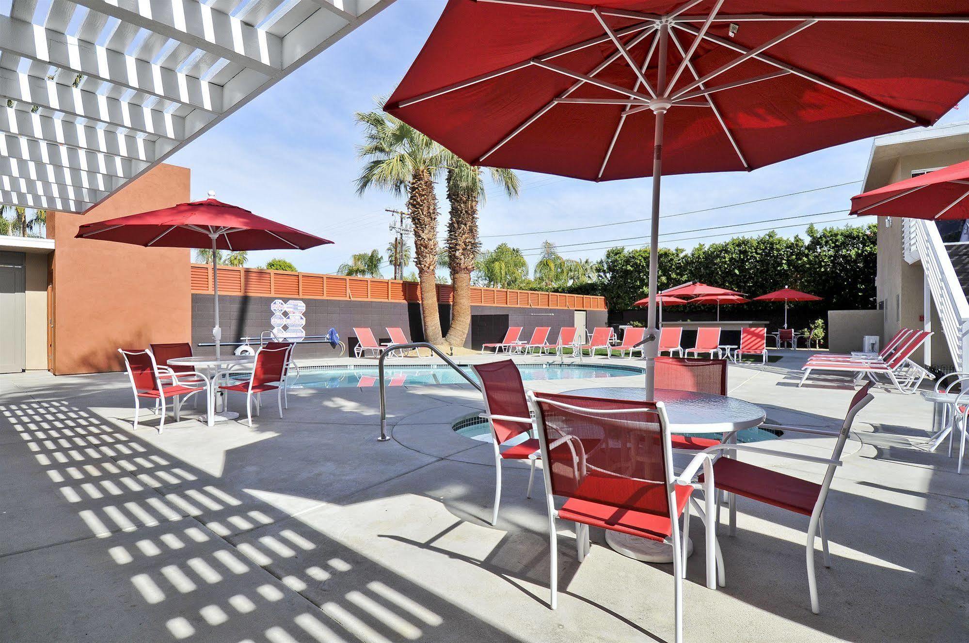 Bearfoot Inn - Clothing Optional Hotel For Gay Men Palm Springs Eksteriør billede