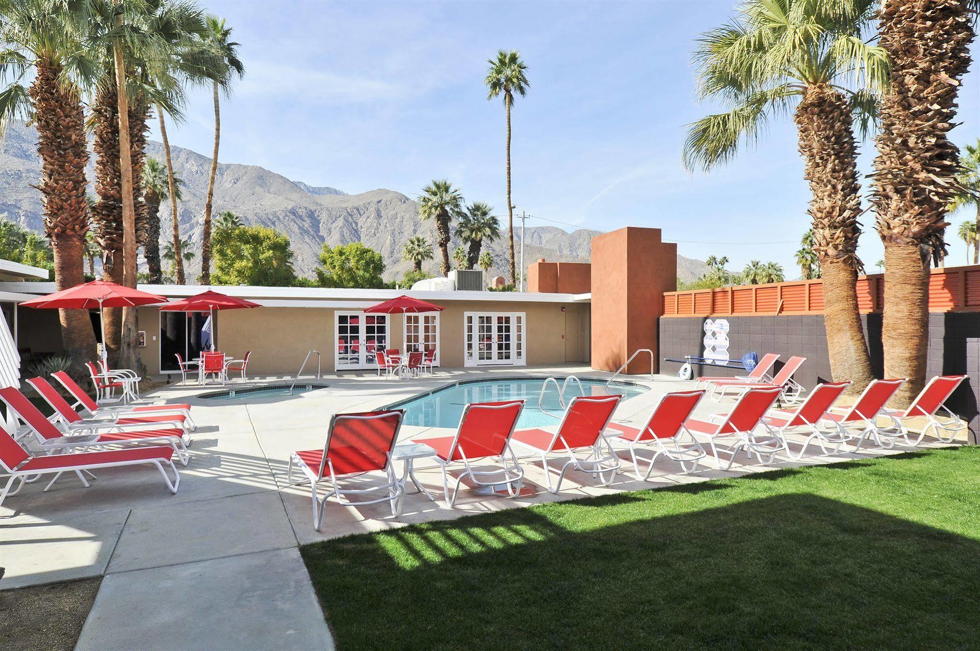 Bearfoot Inn - Clothing Optional Hotel For Gay Men Palm Springs Eksteriør billede