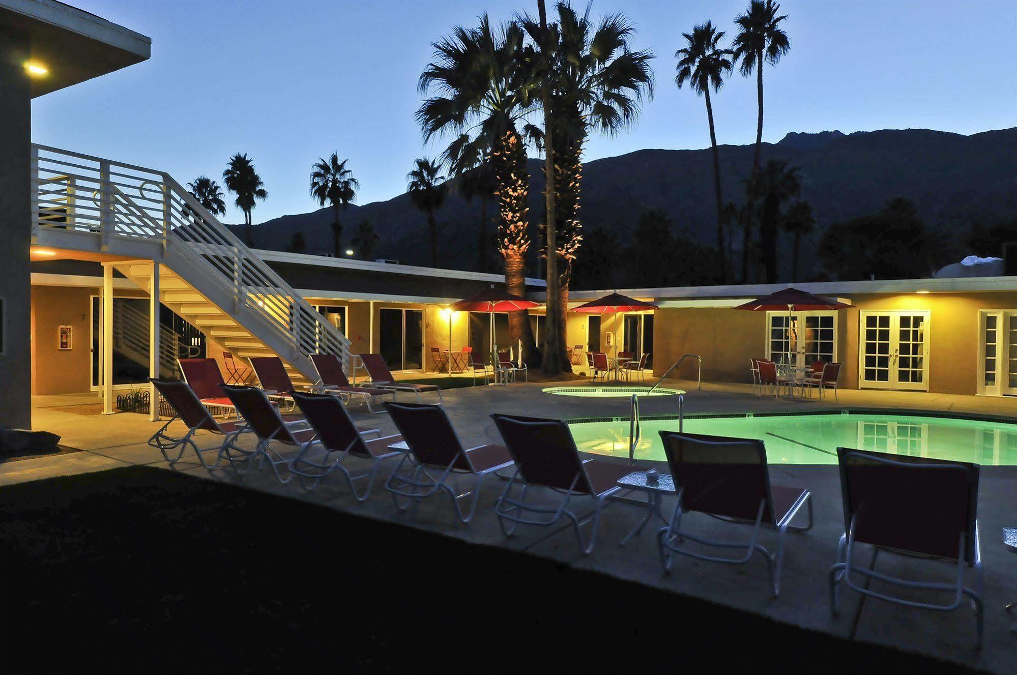 Bearfoot Inn - Clothing Optional Hotel For Gay Men Palm Springs Eksteriør billede