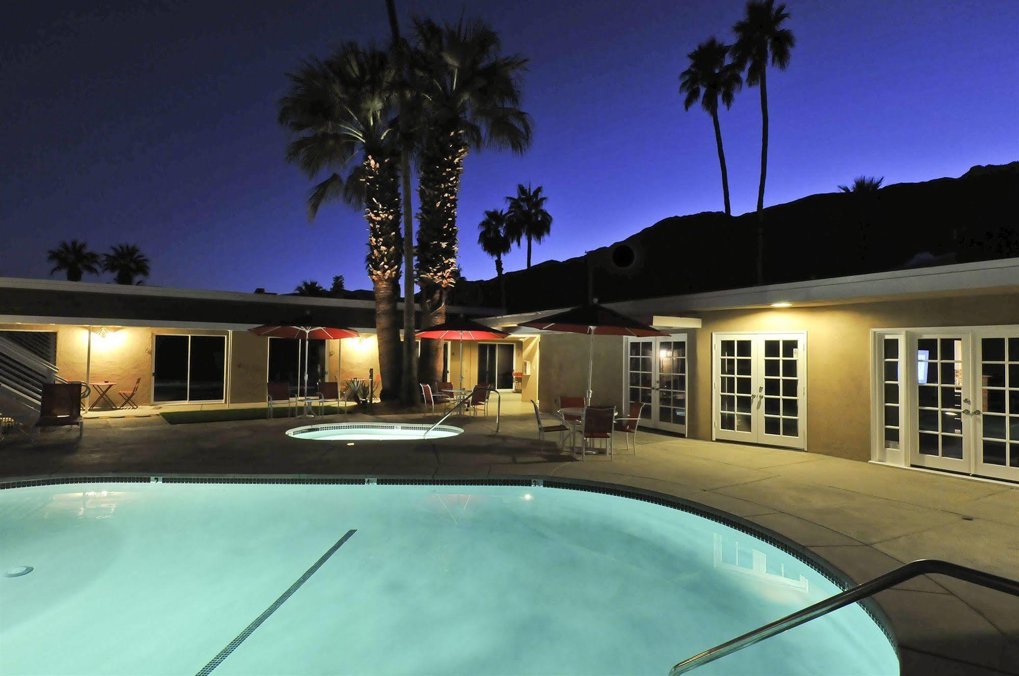 Bearfoot Inn - Clothing Optional Hotel For Gay Men Palm Springs Eksteriør billede
