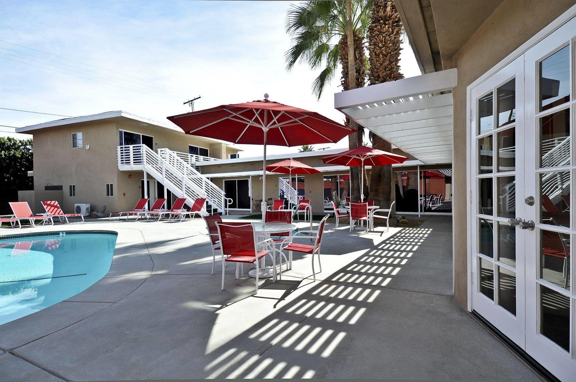 Bearfoot Inn - Clothing Optional Hotel For Gay Men Palm Springs Eksteriør billede